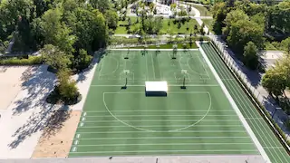 Sportplatz des Gymnasiums Kirchheim von oben