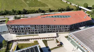 Außenansicht von oben der St.-Emmeram-Realschule